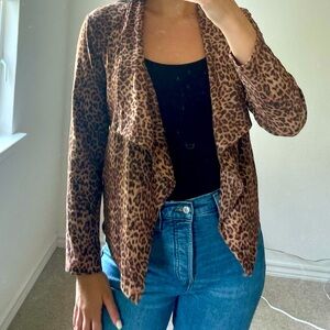 Faux-suede leopard jacket. NWOT. Size M.
